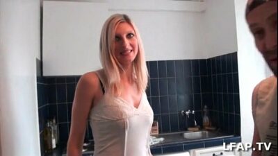 Blonde Francaise Visite Un Appart Porno