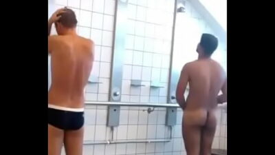 Film Porno Gay Noir Qui Se Branle Dans Les Douches