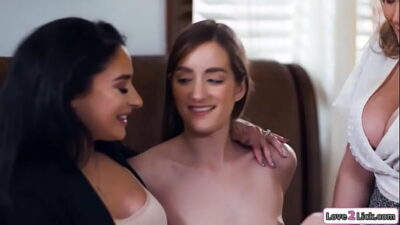 Milf And 2 Teen Lesbian Porn