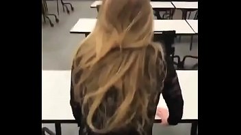 Vidéo de sexe dans la salle de classe avec l’élève le plus chaud de l’école et l’enseignant