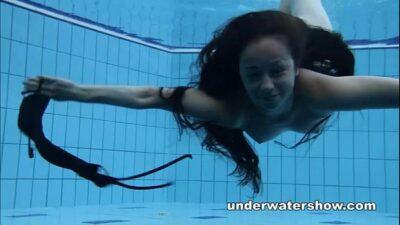 Asian Schoolgirl Underwater Porn