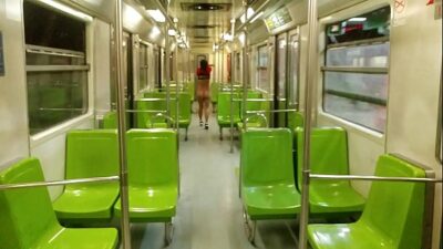 Femme Avec Un Ticket De Metro Nue Xxx En Lingerie