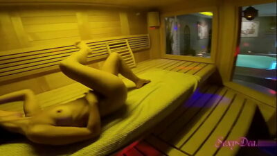 Femme Sexy Transpire Dans Sauna Nu Sen Porno