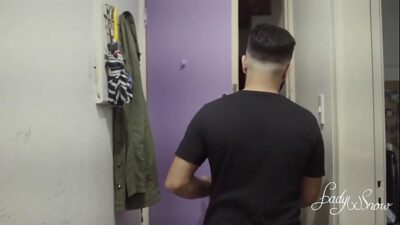 Vidéo Porno Chatte Poilue S’offre Du Plaisir